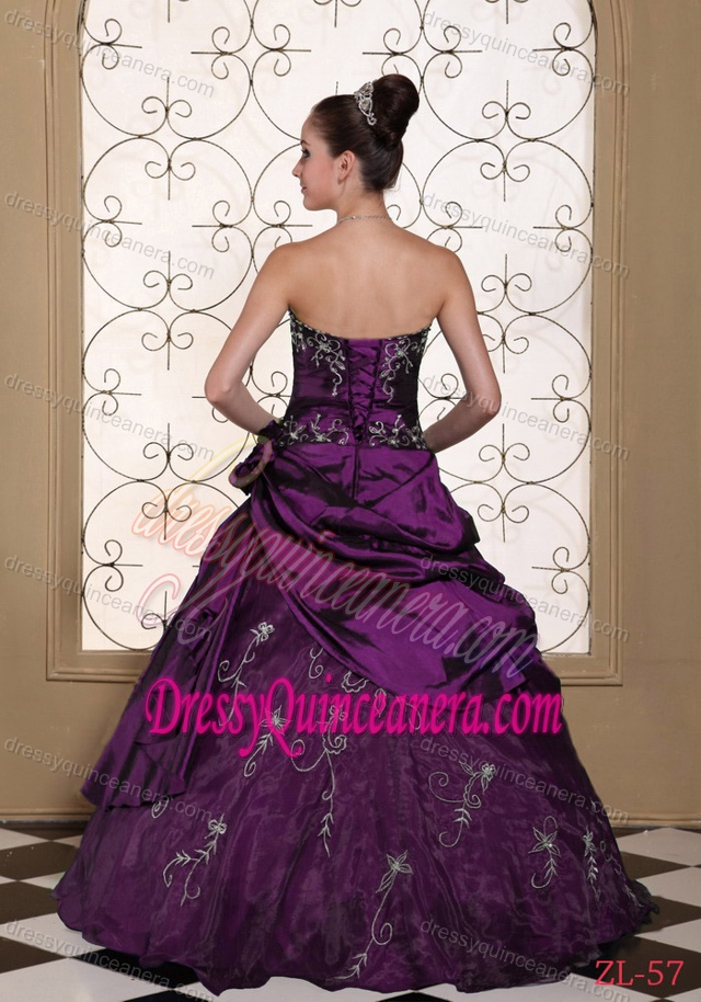 2013 Best Seller Sweet 16 Dresses with Embroidery and Lace-up Back