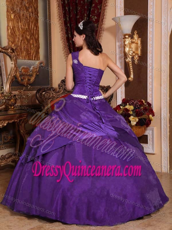 One Shoulder Purple Quinceaneras Dress with Hand Made Flowers and Beadings