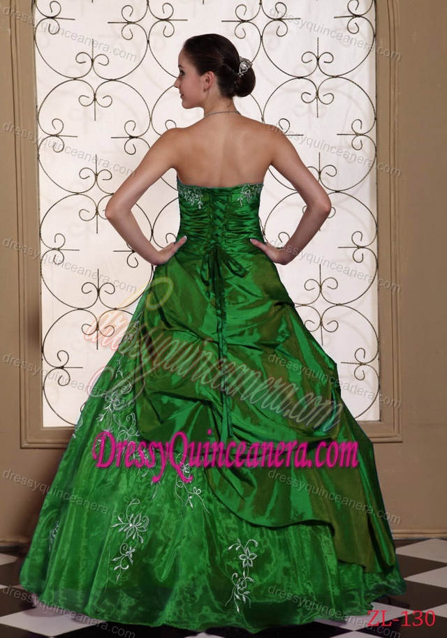 Classy Ruching Green Quinceanera Gown Dresses with White Appliques in Taffeta