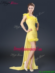 2016 Sweet One Shoulder Watteau Train Dama Dresses in Yellow