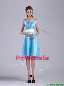Simple Belted and Ruched Aqua Blue Beautiful Dama Dress in Knee Length