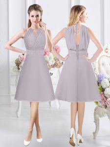 Halter Top Sleeveless Chiffon Knee Length Zipper Damas Dress in Grey with Lace and Ruching