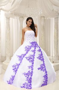 Beautiful White Strapless Ball Gown Beaded Quinceanera Dresses with Embroideries