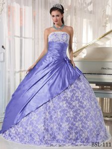 Romantic Lace Strapless Ball Gown Taffeta Quinceanera Dress in Light Purple